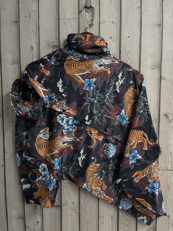 Men Regular, Super Slim Fit Floral Print Spread Collar Casual Shirt