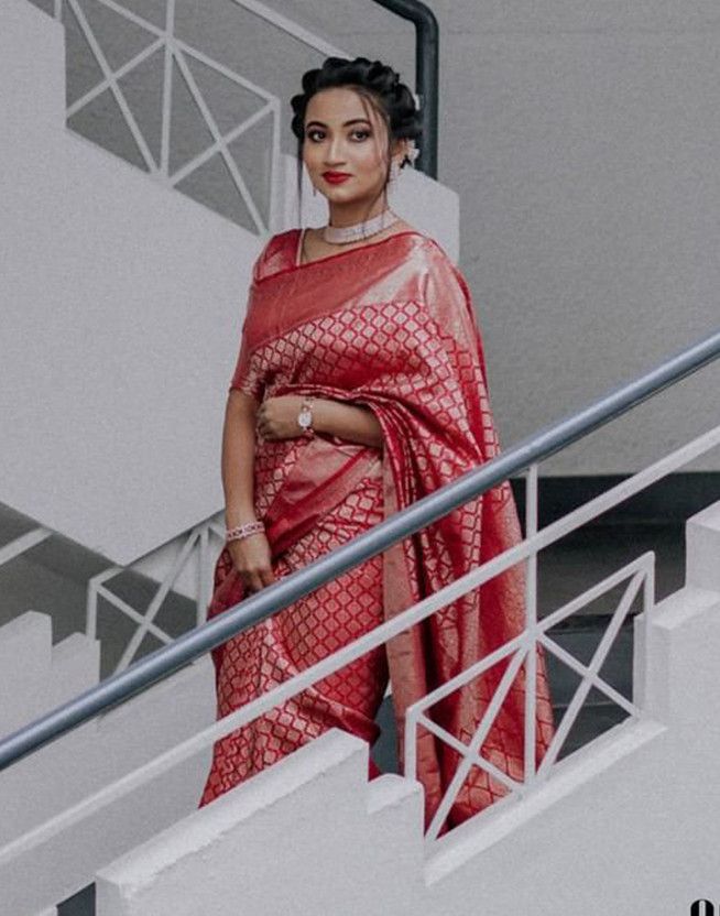 Woven, Self Design, Embellished Maheshwari Silk Blend, Jacquard Saree  (Silver, Red)