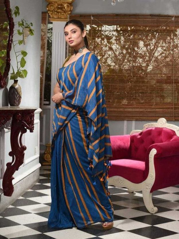 Striped Handloom Cotton Blend Saree  (Blue)
