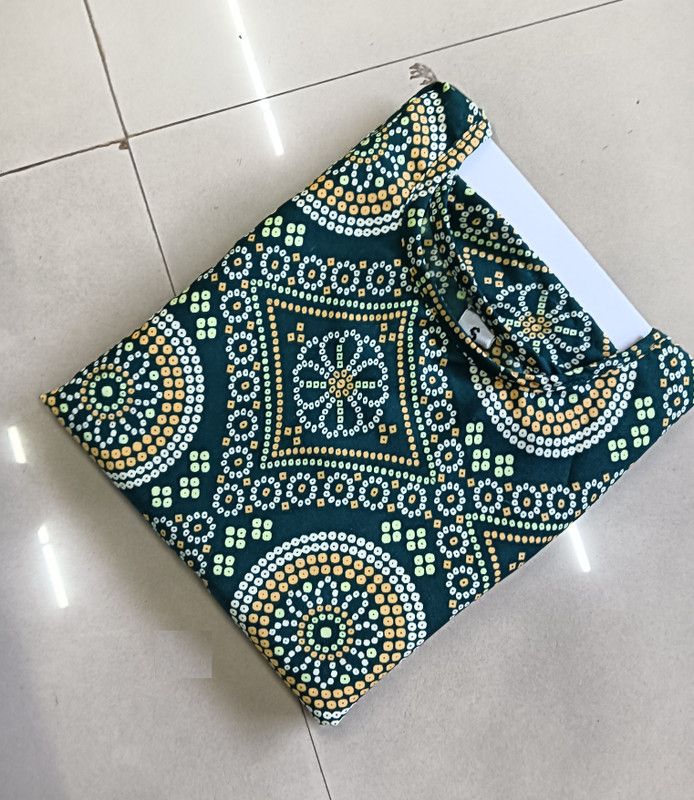 Women Printed Crepe Straight Kurta  (Dark Green, White, Beige)