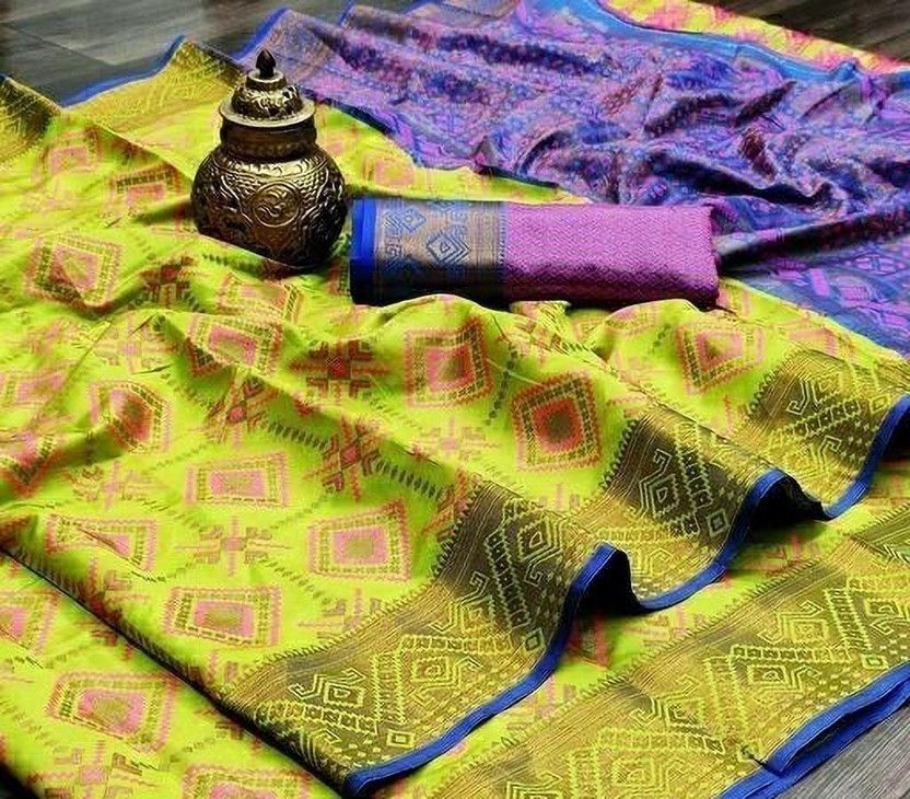 Self Design Bollywood Jacquard Saree  (Green, Blue)