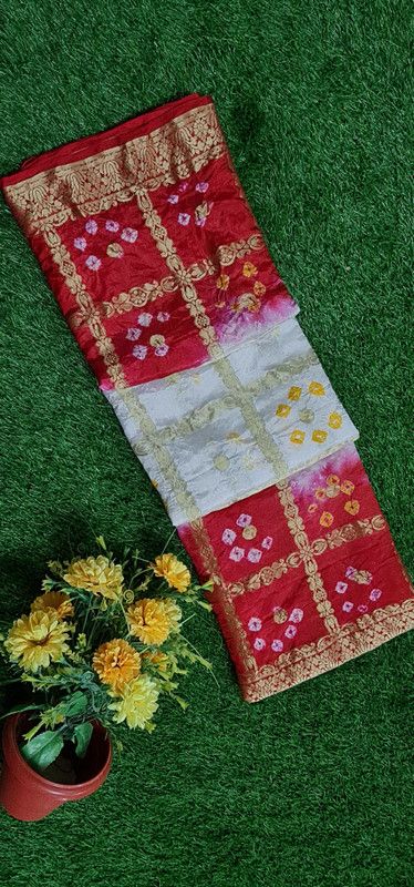Bandhani Jacquard, Art Silk Saree  (Red, White)