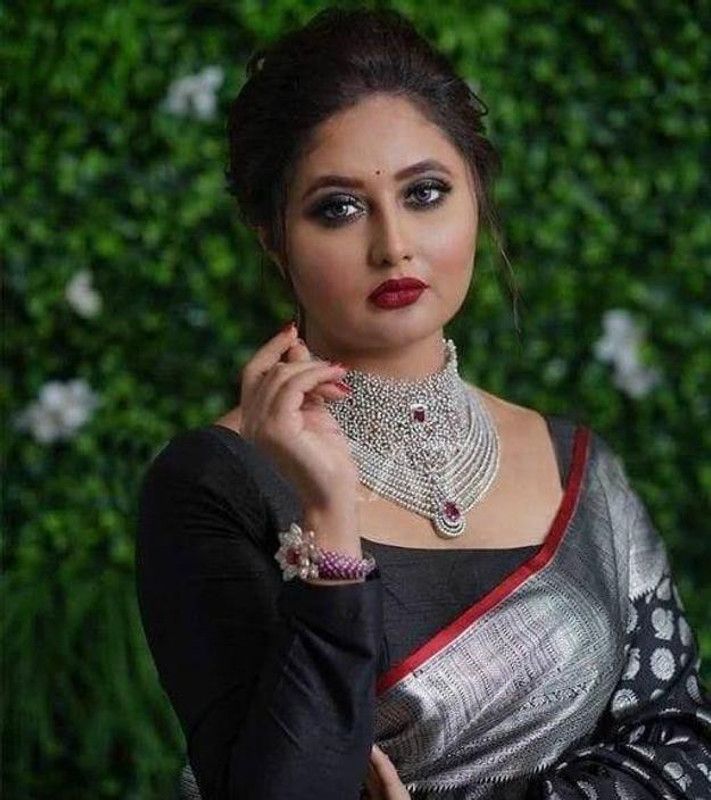 Woven Chinnalapattu Jacquard Saree  (Black)