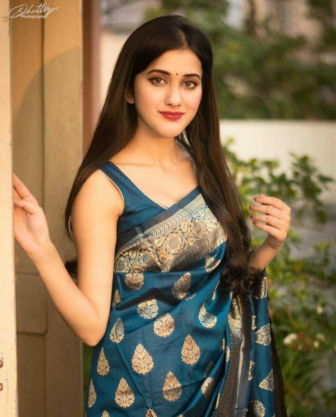 Self Design Banarasi Art Silk Saree  (Green)