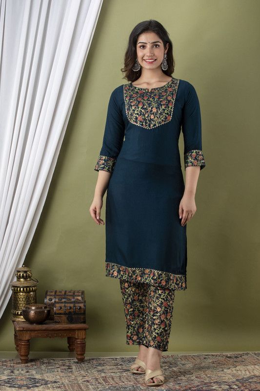 Women Kurta and Pyjama Set Cotton Rayon