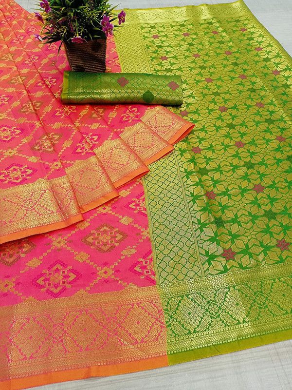 Woven Patola Silk Blend Saree  (Pink, Green)