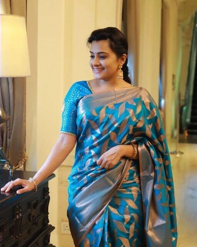 Floral Print, Woven Kanjivaram Art Silk Saree  (Light Blue)