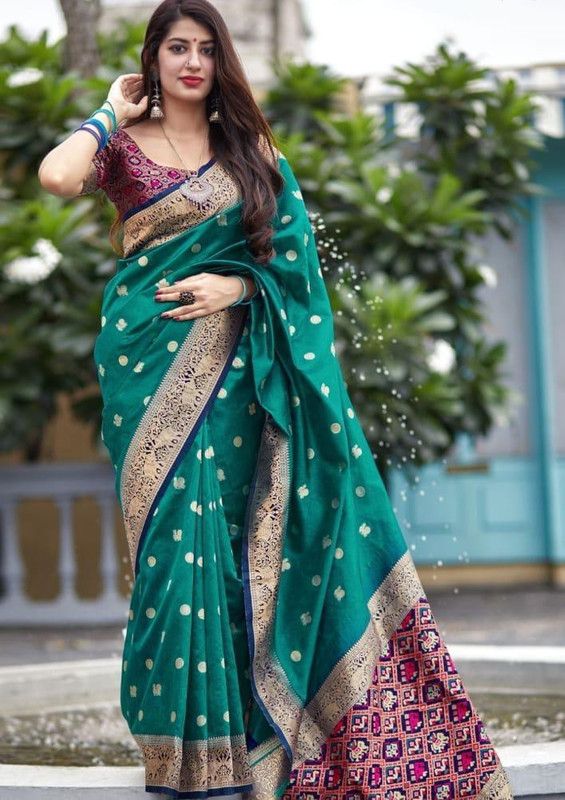 Polka Print, Woven Patola Silk Blend Saree  (Light Green)