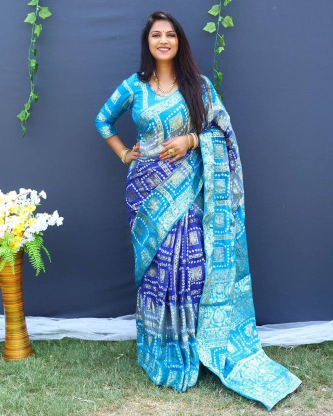 Printed Bandhani Silk Blend Saree  (Multicolor)
