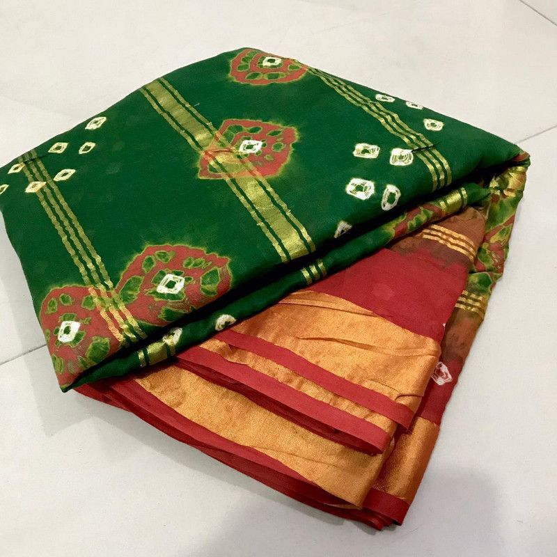 Bandhani Cotton Blend Saree  (Red, Light Green)