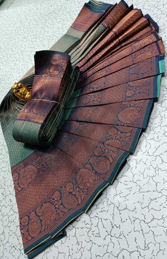 Checkered Kanjivaram Art Silk Saree  (Cream)