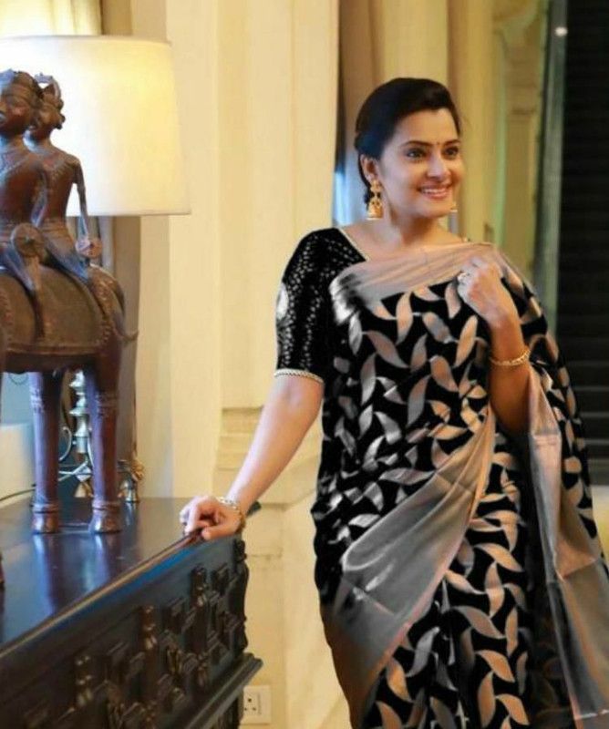 Geometric Print Banarasi Silk Blend, Jacquard Saree  (Black)
