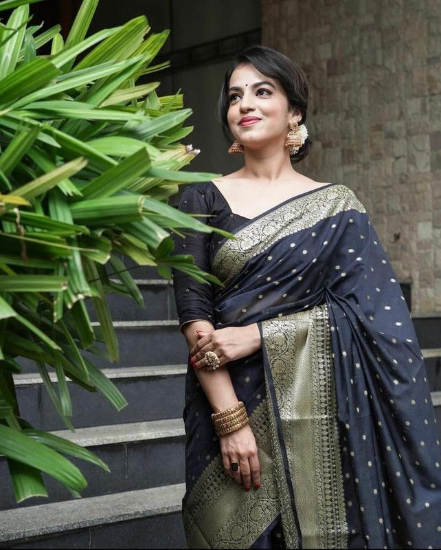 Woven, Floral Print Kanjivaram Pure Silk Saree  (Black)