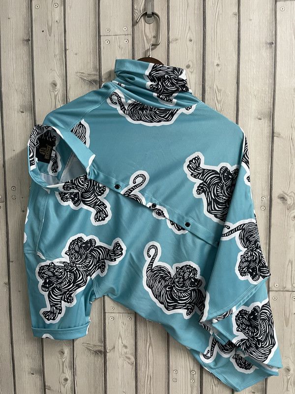 Men Regular, Super Slim Fit Graphic Print Cut Away Collar Casual Shirt