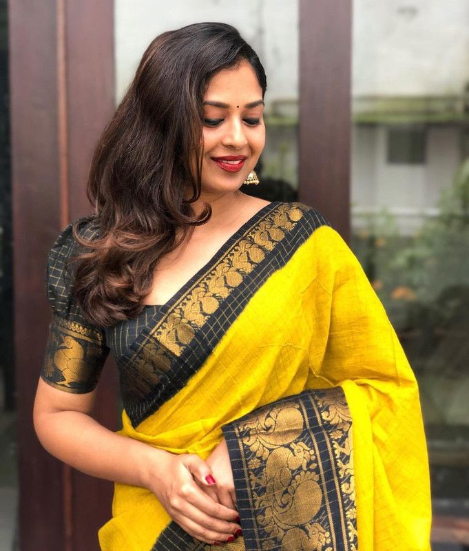 Printed, Self Design, Color Block, Striped, Embroidered, Woven, Embellished, Solid/Plain Bollywood Jacquard Saree  (Yellow, Black)