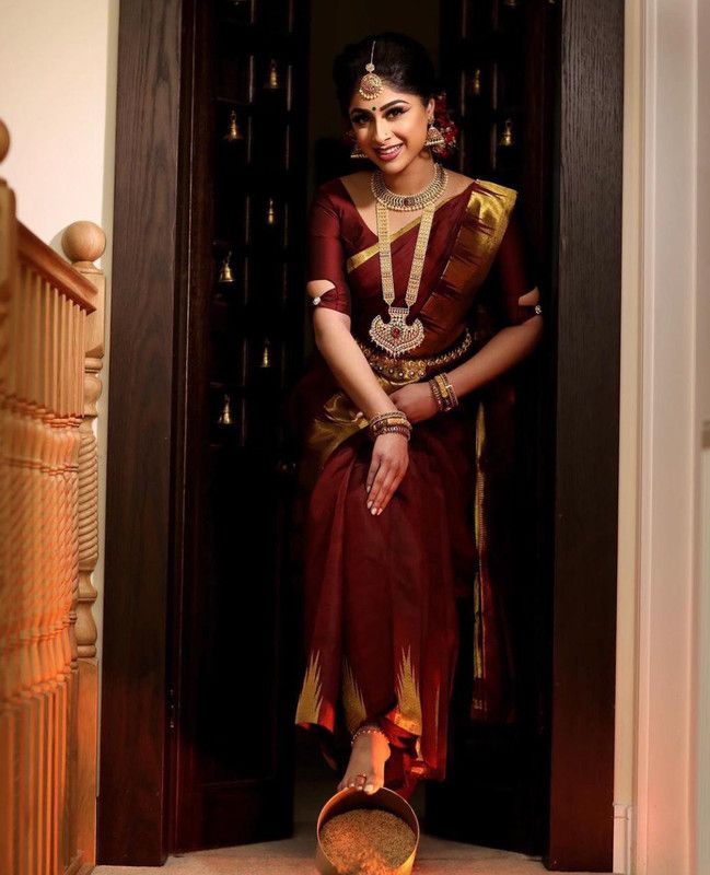 Temple Border Banarasi Art Silk Saree  (Maroon)