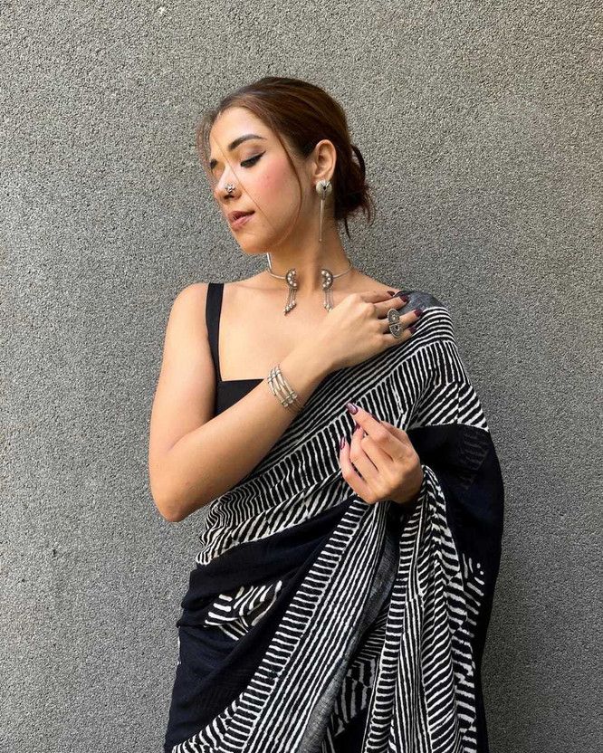 Digital Print Daily Wear Linen Saree  (White, Black)
