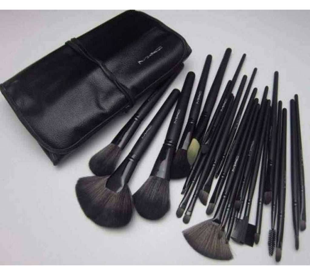 MAC Cosmetics Brush Set 24