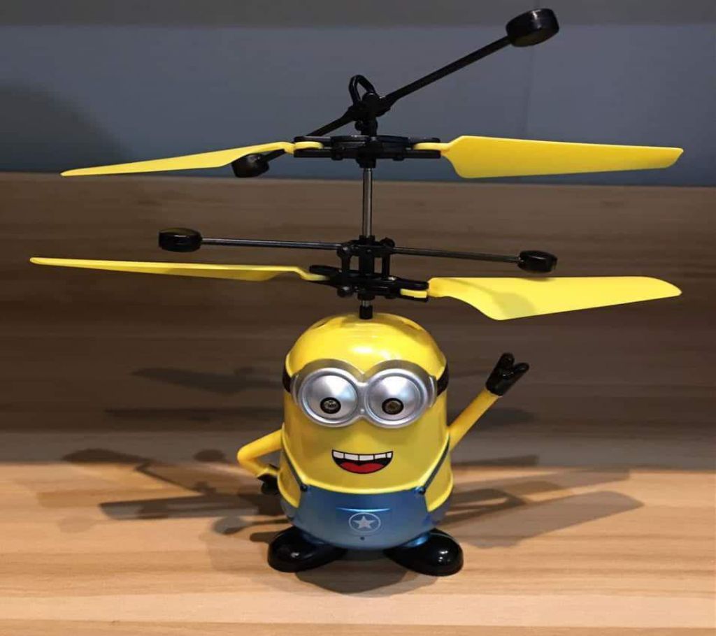 Minion flying helicopter