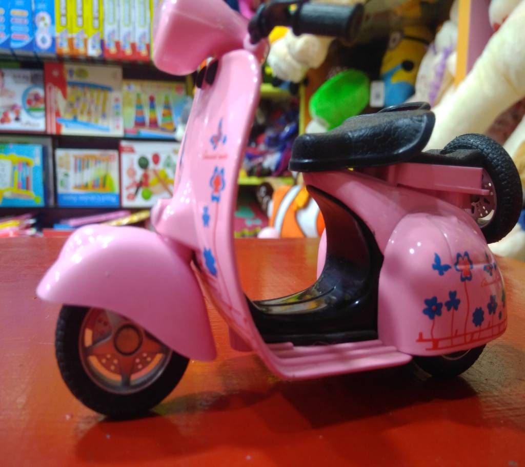 Toy Vespa pink