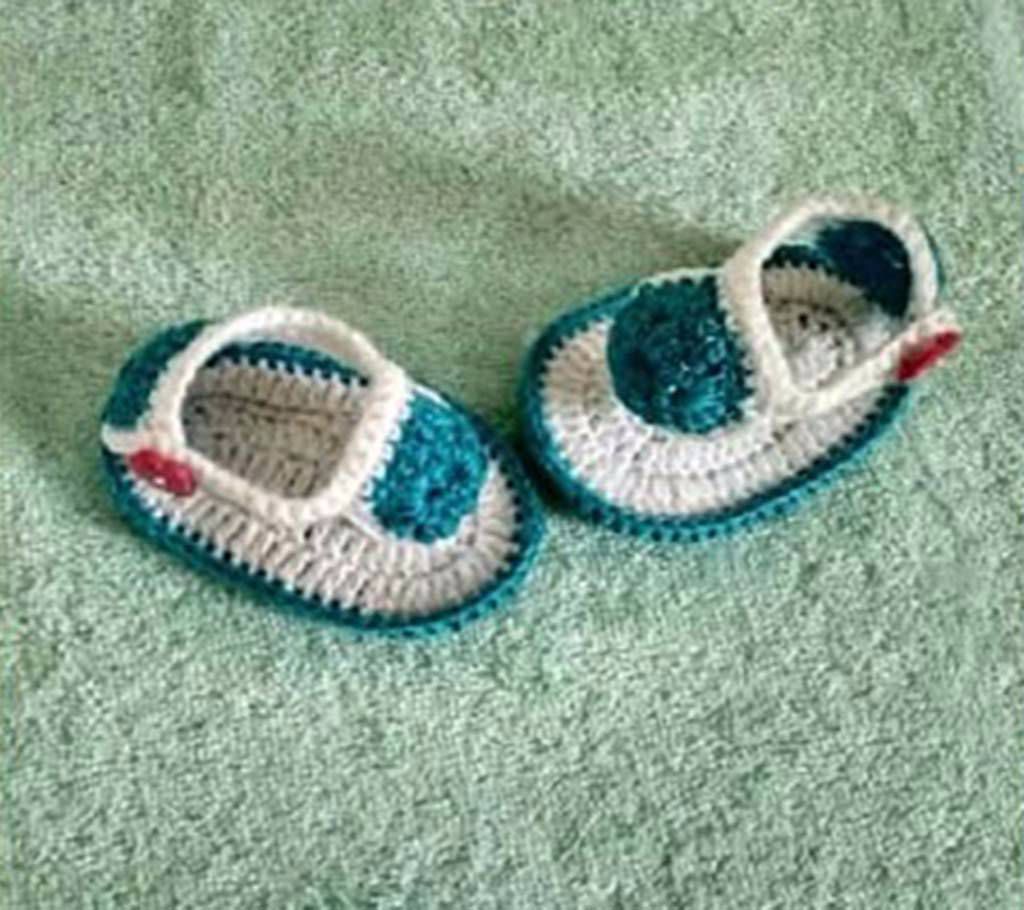 Crochet baby shoe