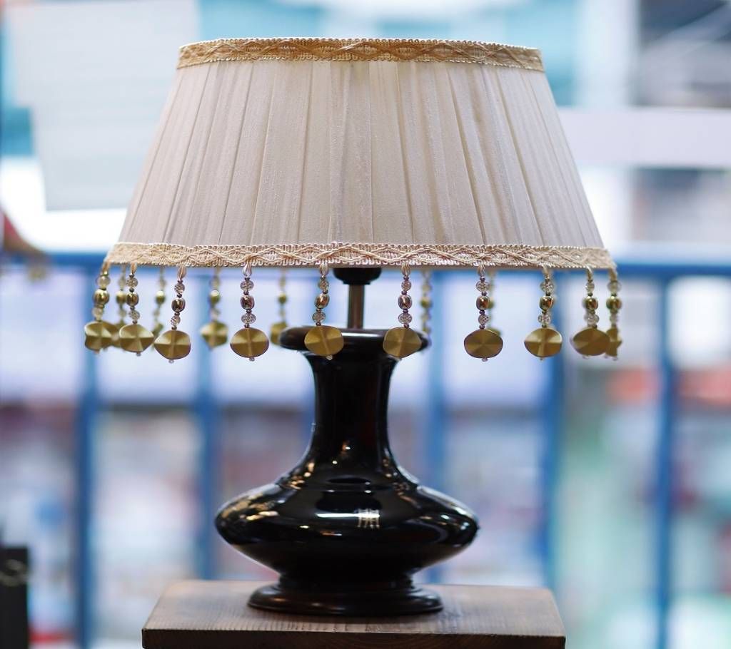 Gorgeous Style Antique Ceramic Lamp.