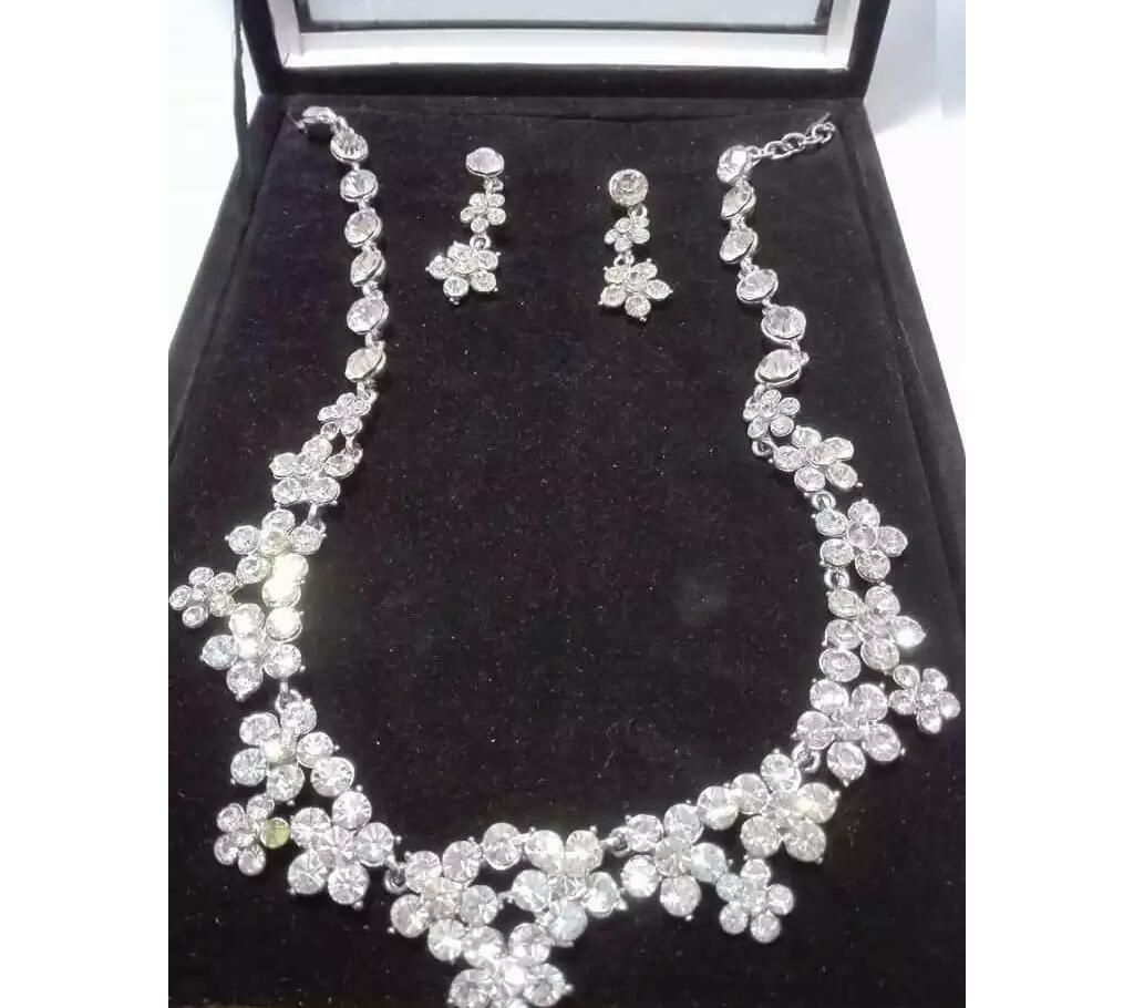 Indian Diamond Cut Store Setting Necklace Set