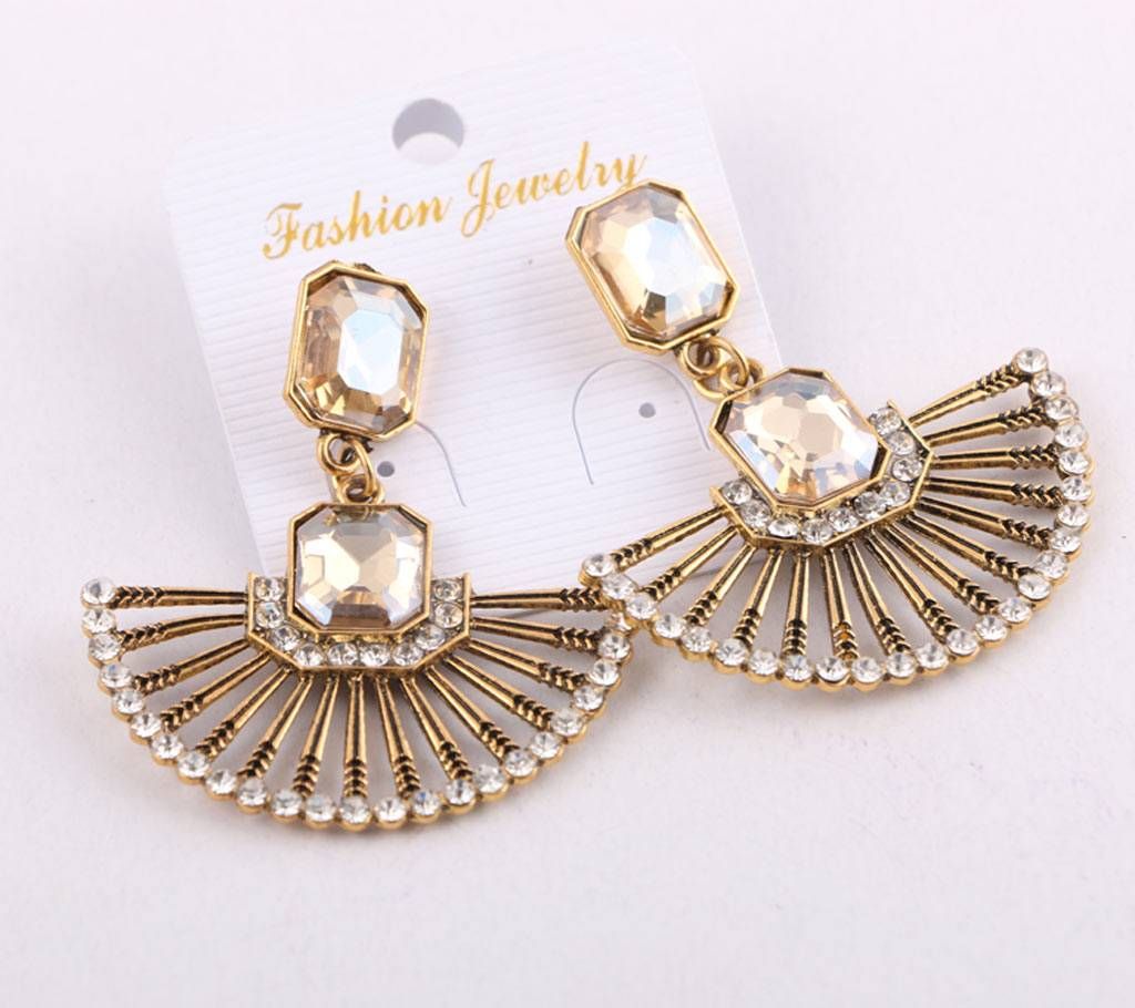 White Stone Setting Earrings