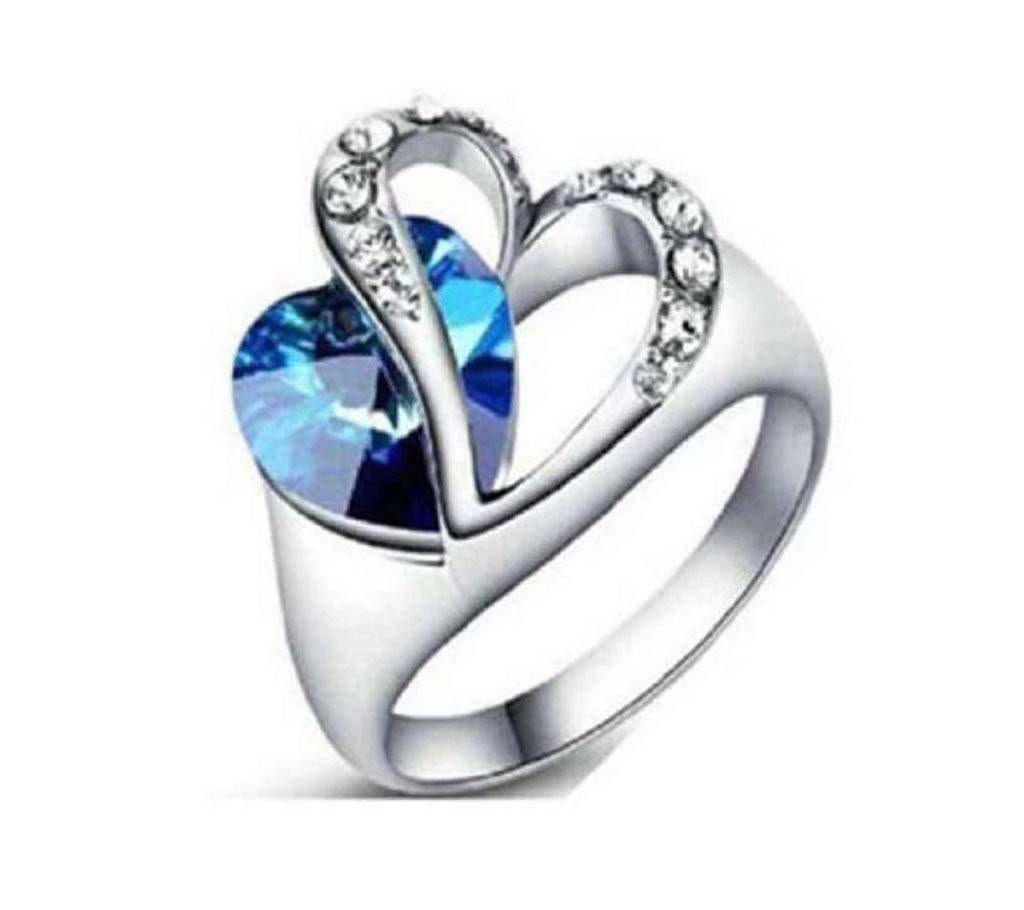 Hart shaped blue stone setting finger ring