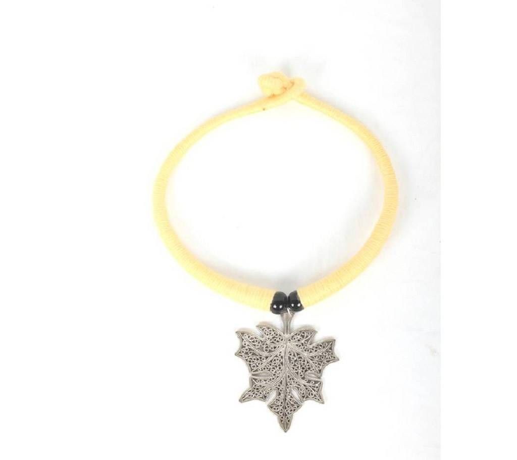 Off White Choker type necklace