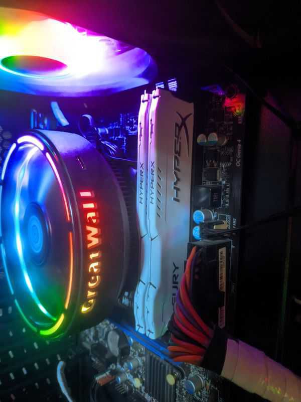 DDR3 4 GB. 1600 GHz (giga hertz) Heat Sync (sink) Ram