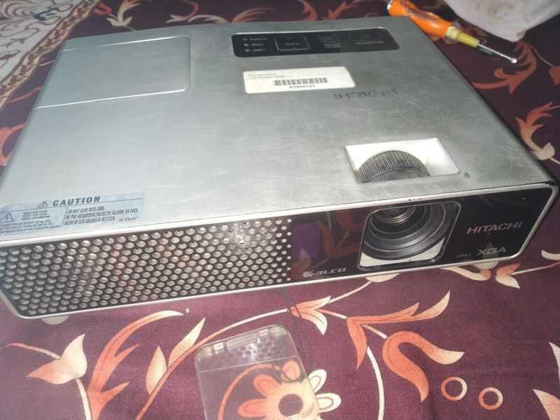 Hitachi projector for sell