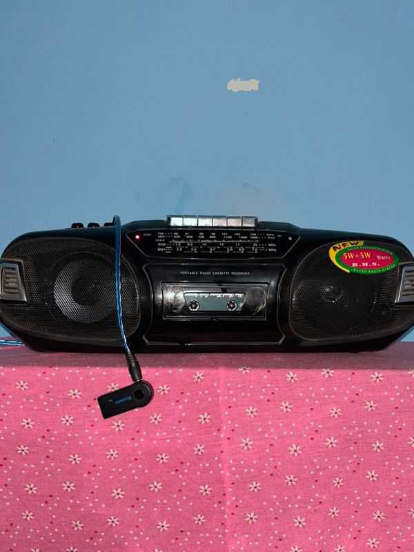 Cassette Player + 4 Band Radio