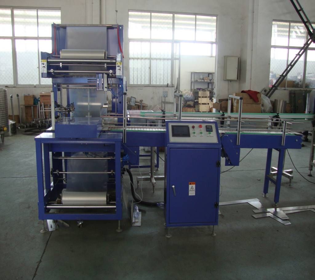 Shrinkage packaging machine