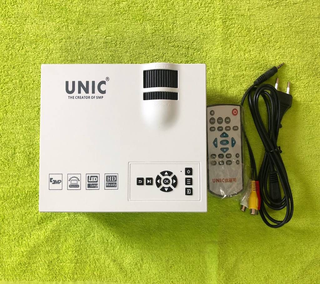 UNIC UC40 Projector