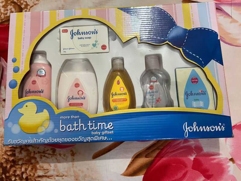 JOHNSON'S BABY CARE COLLECTION GIFt 6 pcs