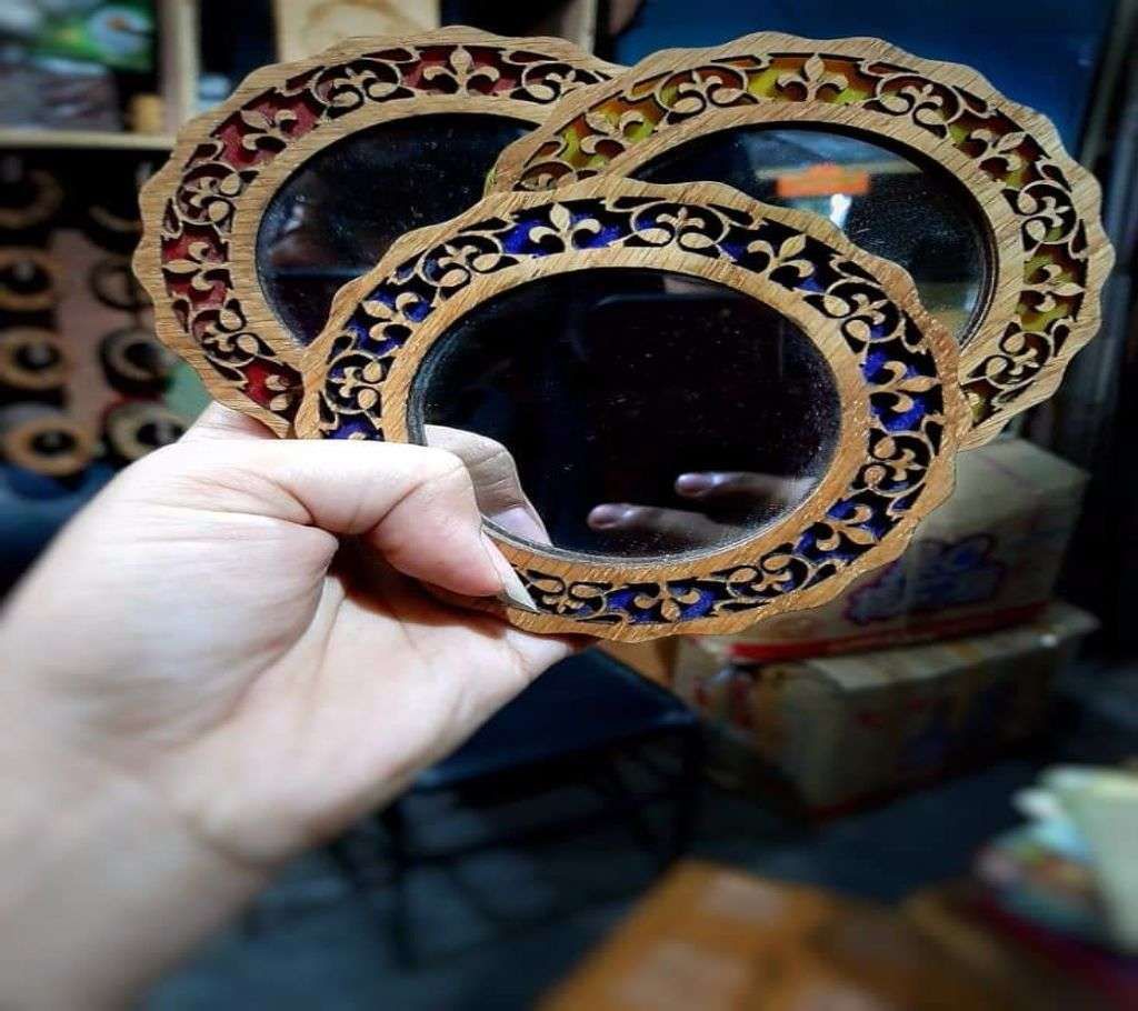 Wooden round hend mirror