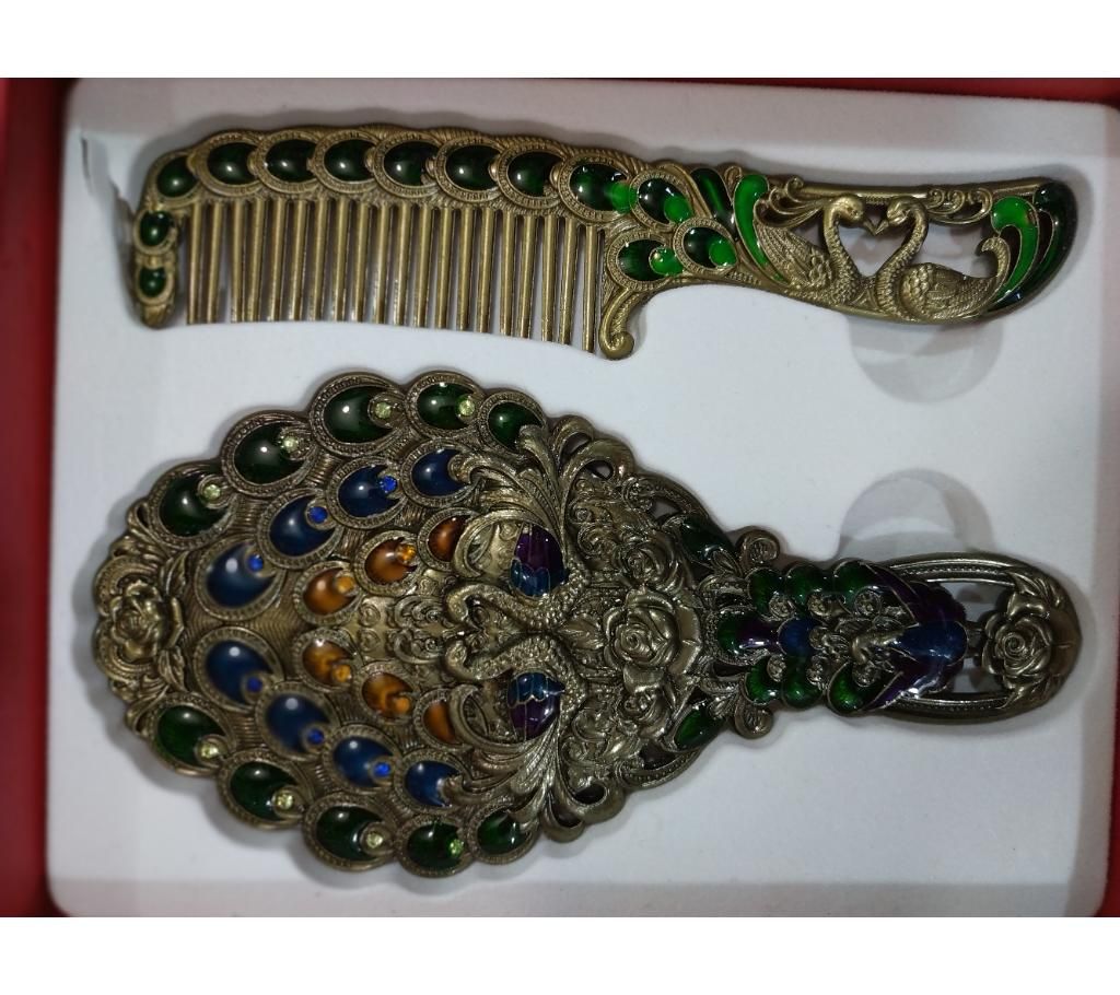 Mirrop with comb set