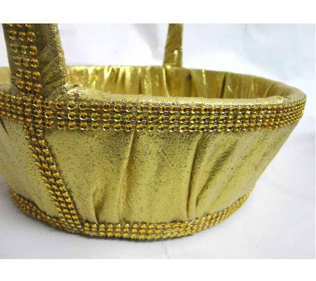 Gift basket with handle