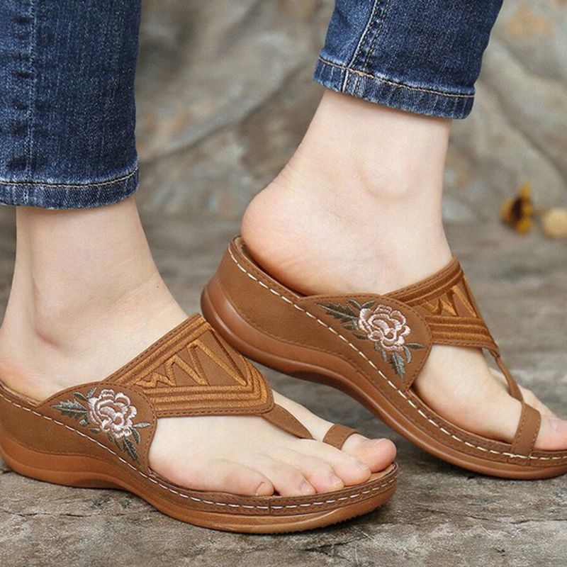 Women Flats Sandals Clip Toe Wedge Shoes Toe Ring Slip On Sandals Low Wedge Heel Slipper Summer Causal Shoes flip flops with nice material