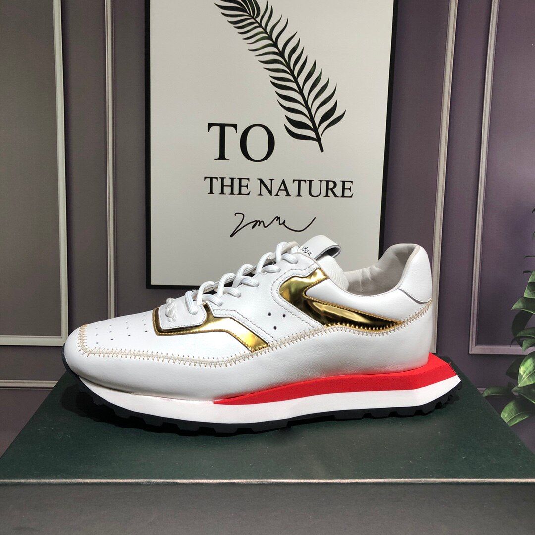 Tnew series of leather sports shoes are made of multi-element materials and various colors. And  inspiration.