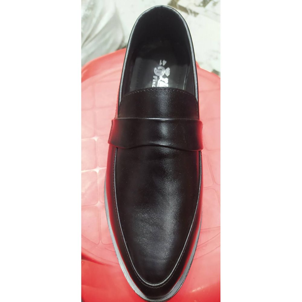 Fashionable Leather Tarsal Shoe for Men.