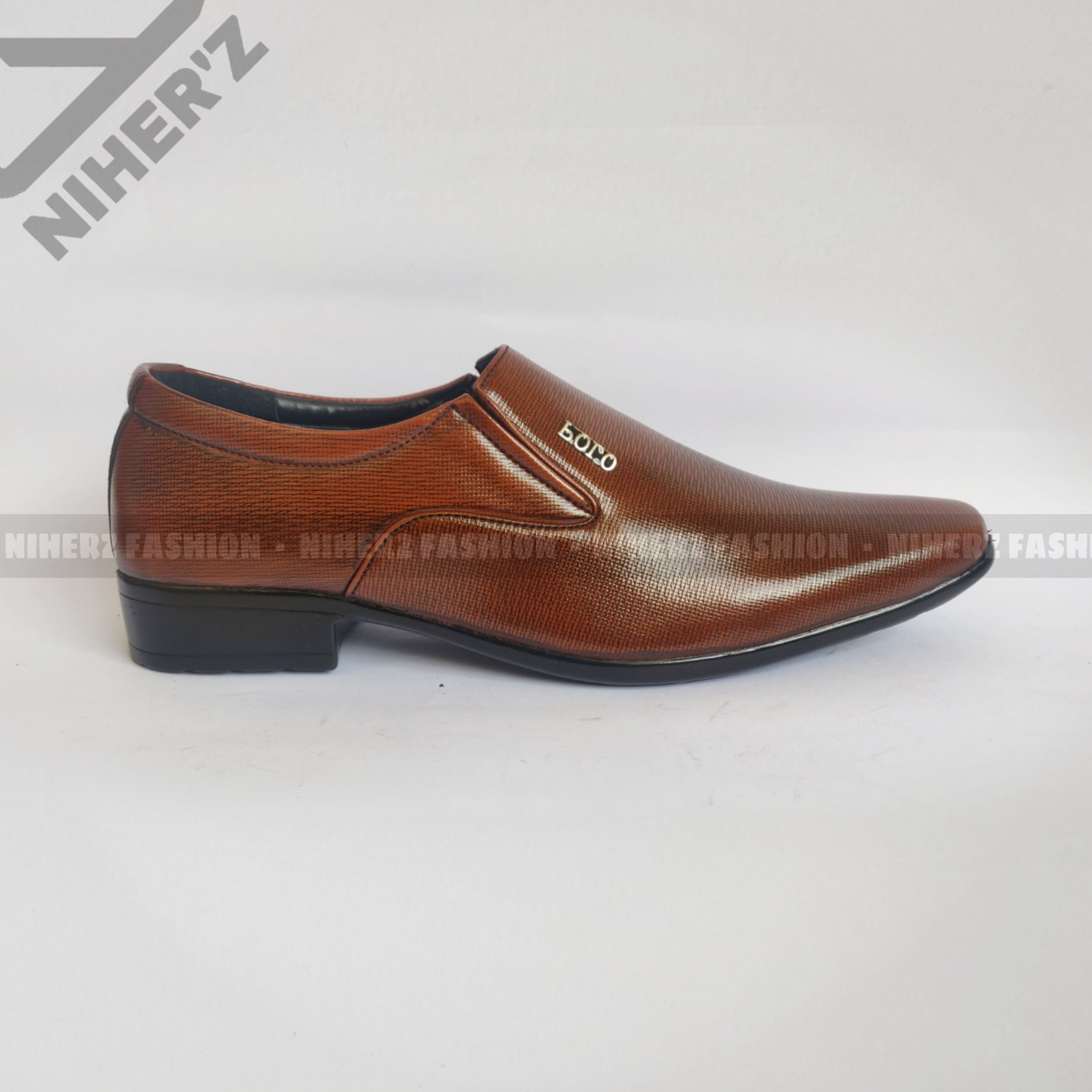Fashion Shoes For Men With High Grade Fabrics Formal And Gorgeous Look Outdoor Shoe Lightweight (Socks Free)