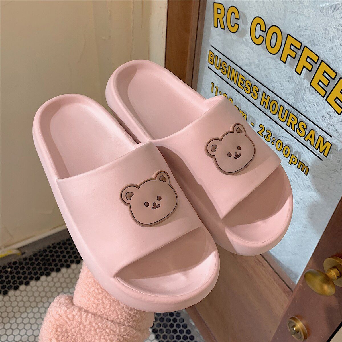 New Couples Stylish Sandals Slip-Proof Thick-Soled Indoor Outdoor Slippers Men Flip Flops House Sleepers Shoes Woman Home