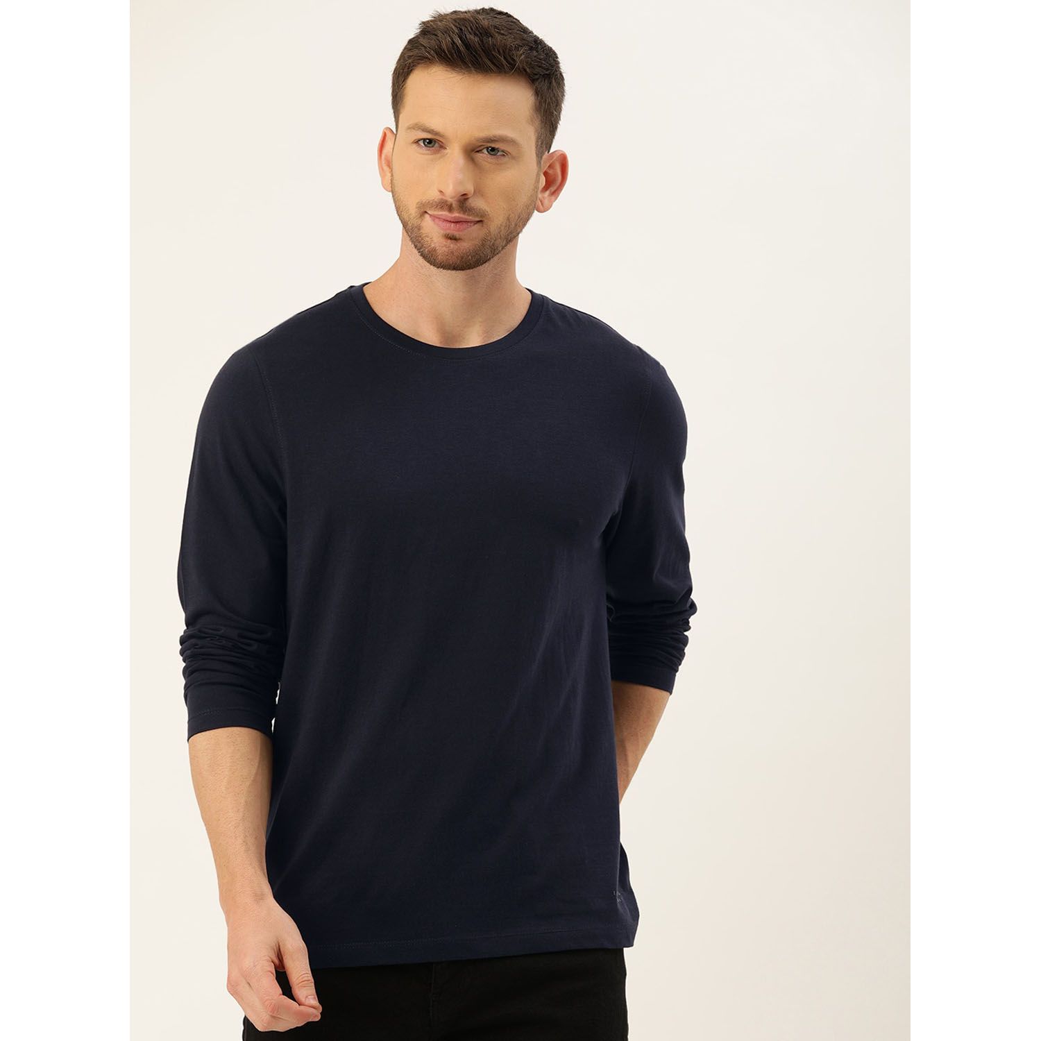 Men Navy Blue Slim Fit Solid Round Neck T-shirt