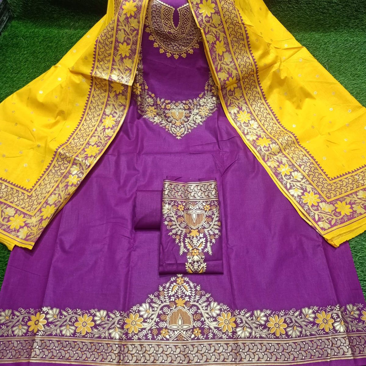 Latest Unstitched Skin Print Cotton Three Piece For Women.