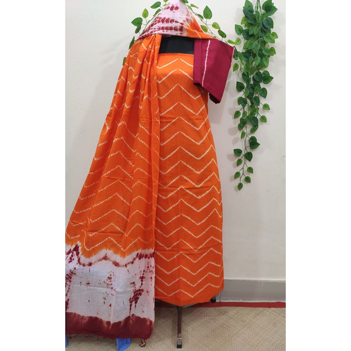 Unstitched Batik Chunri Print Three Piece For Women Collection Salwar Kamiz { 3 Piece }for women