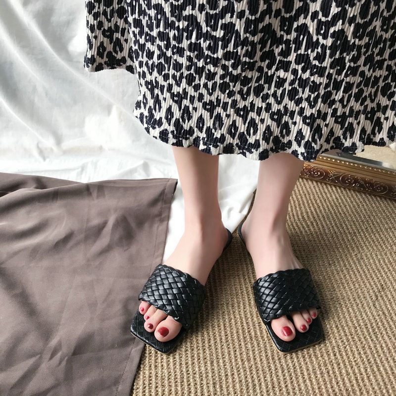 Big Size 35-42 Fashion Leather Cross Strap Open-toed Flat Slippers Weaving Beach Slippers Women Summer Casual Open Toe Flat Heel Lattice Woman Comfortable Outdoor Slides
