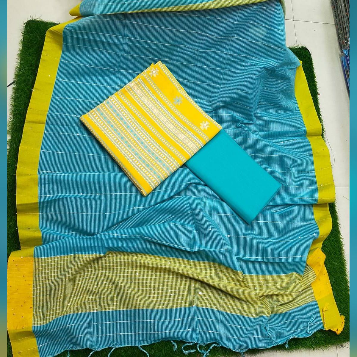 নাদিয়া স্ল্যাব টাট স্কিন প্রিন্ট সুতি আনস্টিচড থ্রি পিস সালোয়ার কামিজ {3 পিস}