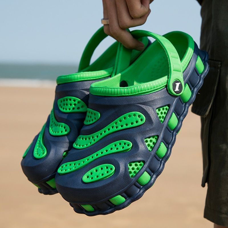 Clogs Men Sandals Casual 2021 Fashion Summer Hole Shoes Rubber Garden Shoes Outdoor Beach Flat Sandals Slippers Red Fashion